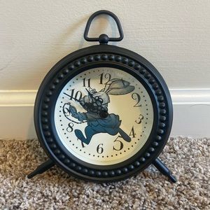 Alice in wonderful clock